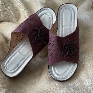 Suede purple wedges with flower